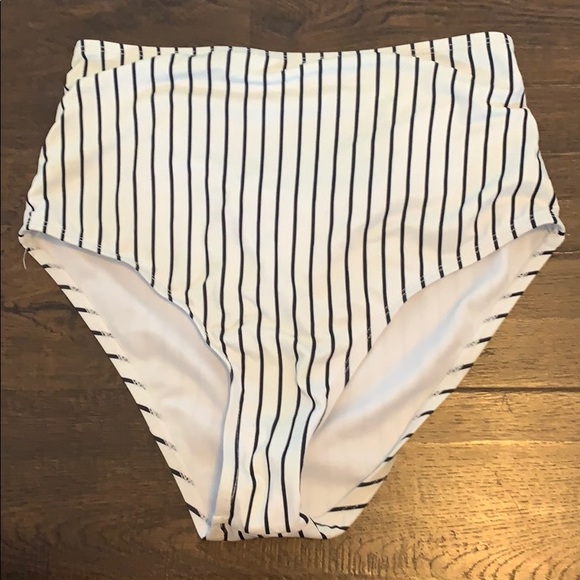 Bikini Set - Picture 2 of 3